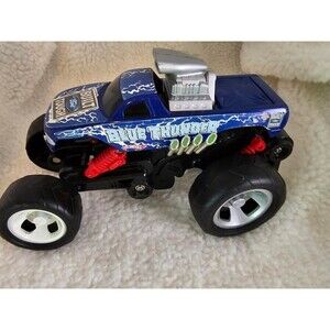 2004/05 Hot Wheels Monster Jam 1:24 BLUE THUNDER Diecast Monster Truck